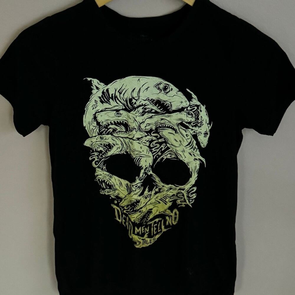 Dead Men Tell No Tales T-shirt Pirates of the Carribean S